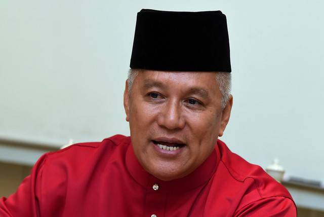 Chef Wan has withdrawn his application for leave to appeal a decision requiring him to pay RM150,000 in damages to his former son-in-law, Gavin Edward O’Luanaigh, over defamatory posts on social media. - BERNAMA FILE PIX