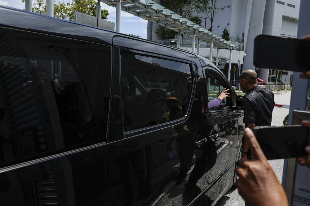 The vehicle transporting the founders of FashionValet Datin Vivy Yusof and her husband Datuk Fadzaruddin Shah Anuar, arrived at the MACC headquarters, in Putrajaya, today. - Photo by Bernama