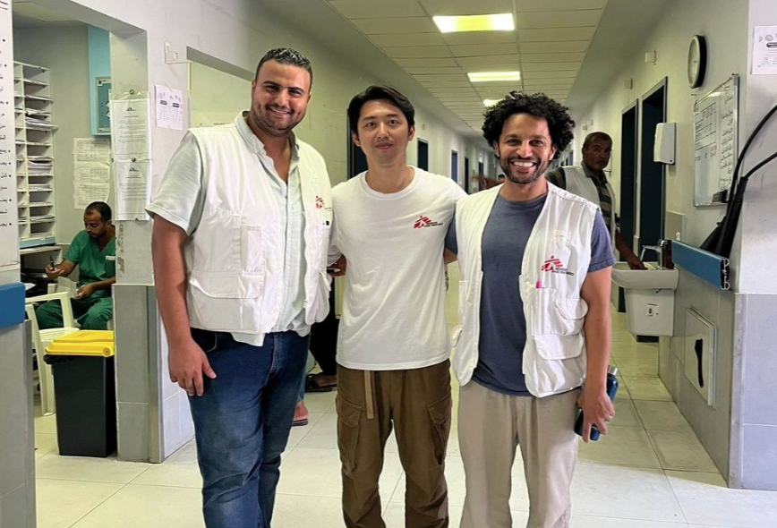 Dr Wu Yi-chun (centre) recently recounted his harrowing and eye-opening experience during his one-month stay in Gaza, volunteering under Doctors Without Borders (MSF) at the reopened Nasser Hospital, Khan Yunis, in Southern Gaza. Photo: MSF