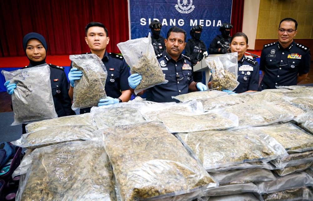 Selangor Police Chief Datuk Hussein Omar Khan (centre) shows the confiscated case items at a press conference at the Selangor Police Contingent Headquarters today. Photo by Bernama