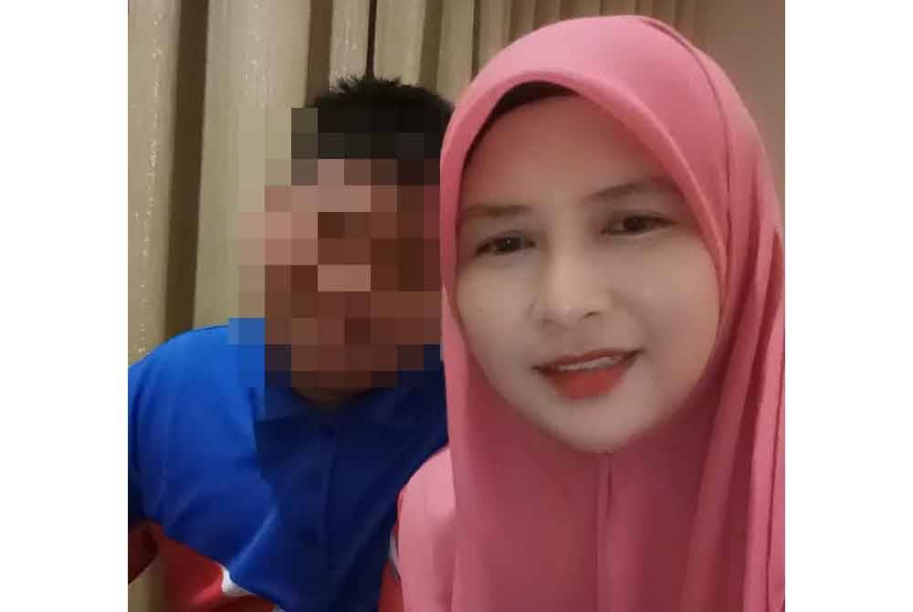 Syuhada (right) with her son.