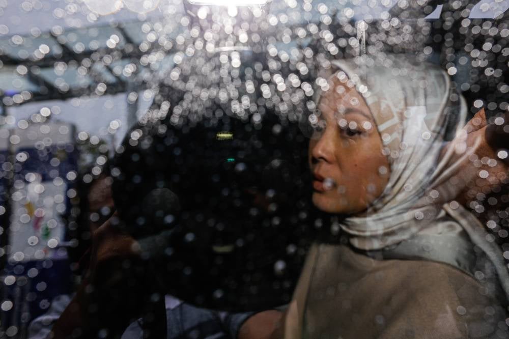 The vehicle carrying the couple arrived at MACC headquarters here at 2.50pm. Photo by Bernama