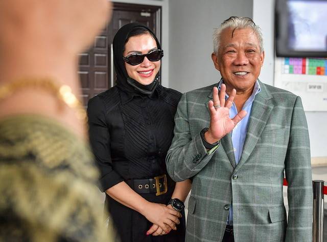 Kinabatangan MP Datuk Seri Bung Moktar Radin and his wife Datin Seri Zizie Izette Abdul Samad. - BERNAMA FILE PIX