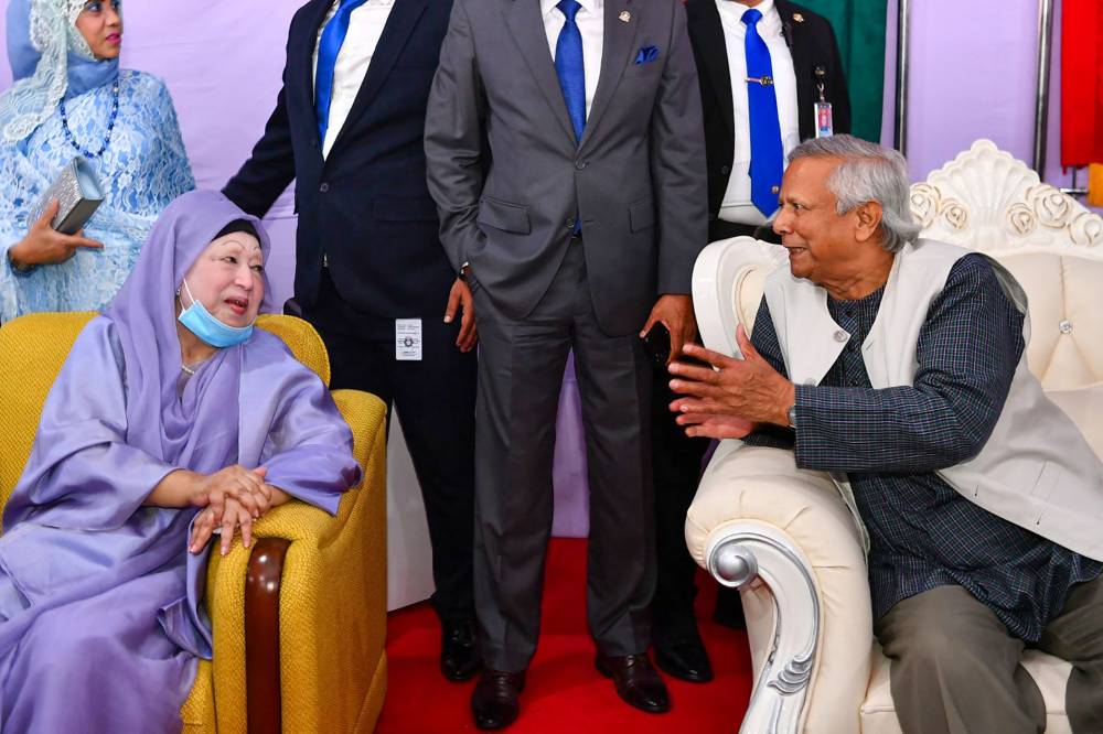This handout photograph taken by Press Wing of Bangladesh's Chief Adviser and released on November 21, 2024, shows nobel laureate and chief adviser of Bangladesh's interim government Muhammad Yunus (R) with former premier and Bangladesh Nationalist Party (BNP) chairperson Khaleda Zia (2L) at a reception to mark the country's Armed Forces Day in Dhaka. - Photo by AFP