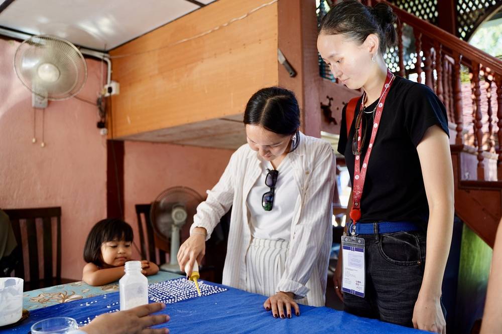 International delegates participating in making 'bedak sejuk'. Photo: Islamic Tourism Centre