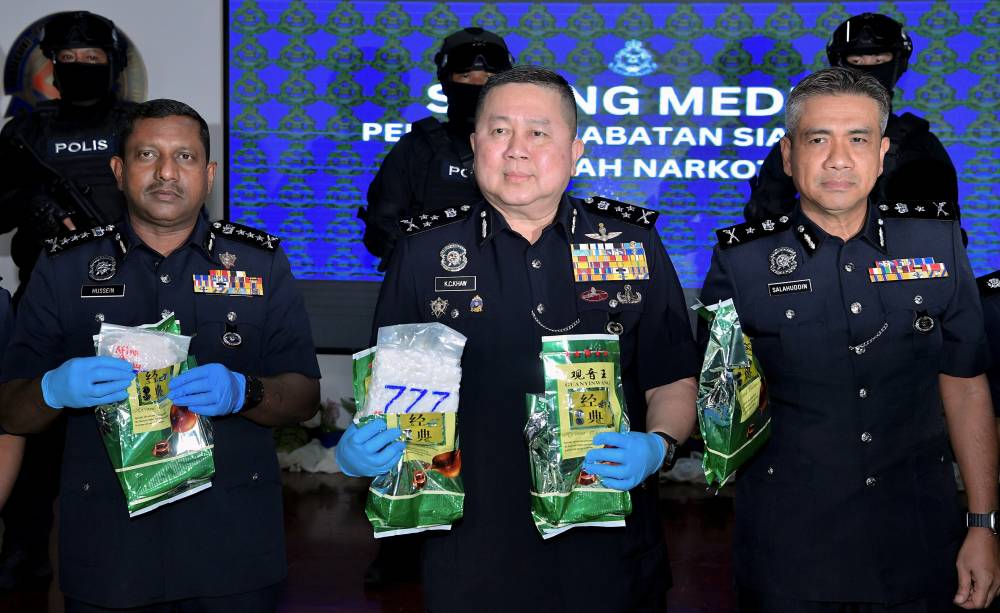 Bukit Aman Director of Narcotics Criminal Investigation Department Datuk Seri Khaw Kok Chin said during the raid, the couple were arrested along with three plastic packs of syabu weighing 83.15 grammes. - Photo by Bernama
