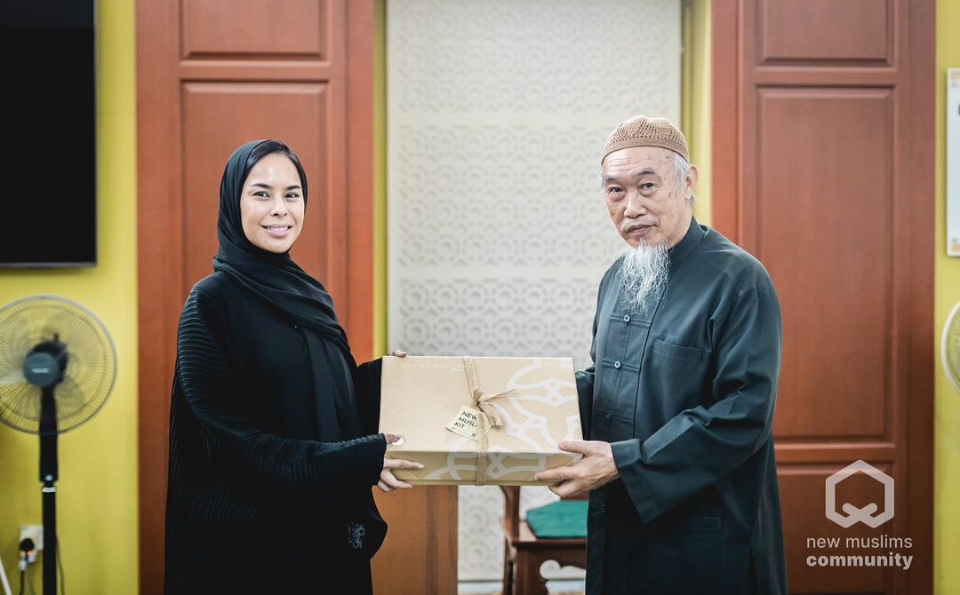 Kim Raymond and Datuk Sheikh Hussain Yee - Source: @newmuslimscommunity (Instagram)