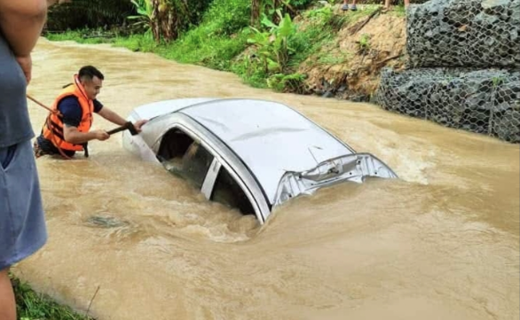 The incident occurred around 6am when the victim, Bangau Amping, 75, was on his way home after dropping off his wife who sells goods in front of SK Methodist.
