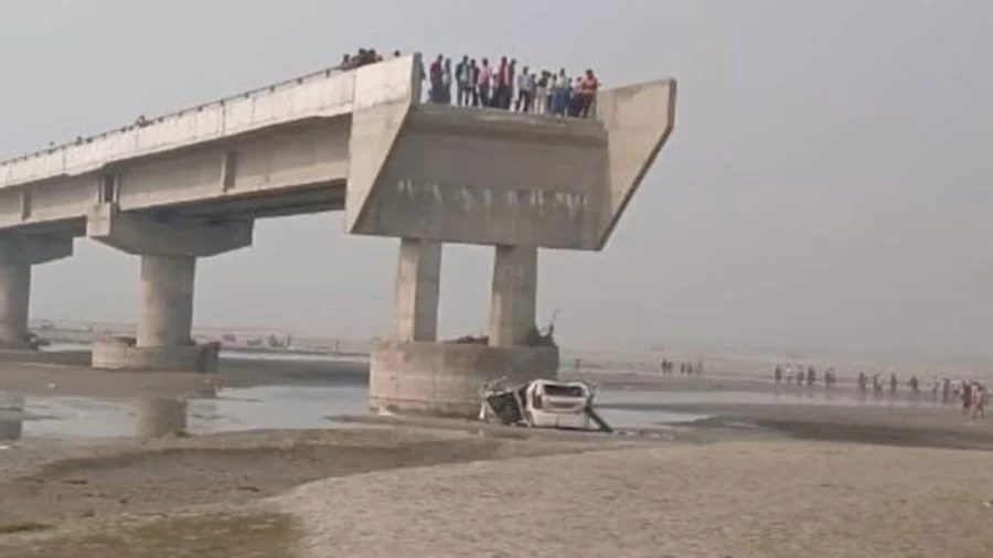 The vehicle plunged off the incomplete Ramganga River Bridge, killing all three occupants onboard of the car. Photo: Social media 