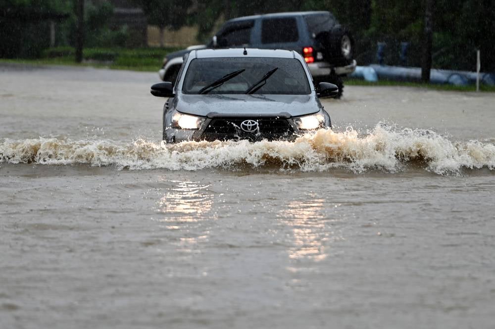 Kelantan’s flood situation continues to worsen, with over 77,000 people displaced and entire areas left without electricity, according to local media reports. - Photo by Bernama