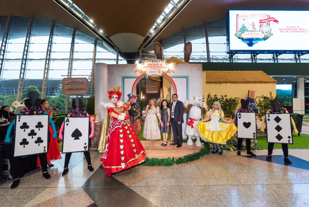 Alice's Adventures In Wonderland characters photographed with Hani Ezra Hussin, Senior General Manager of Commercial Services at Malaysia Airports Holdings Berhad; Wong Lapkeng, Head of Asia Pacific for ArtiStory; and Zulhikam Ahmad, General Manager of Commercial Services at Malaysia Airports Holdings Berhad - Photo courtesy of Malaysia Airports 