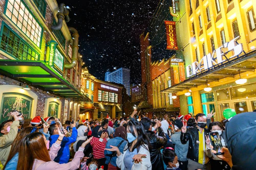 Genting Winter Wonderland: Snowfall.