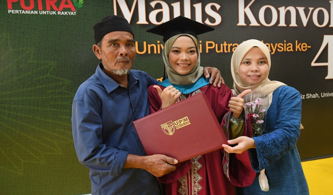 Nur Aisah (centre) made full use of the online learning sessions that allowed her to continue to look after her family at home. - Photo credit: UPM