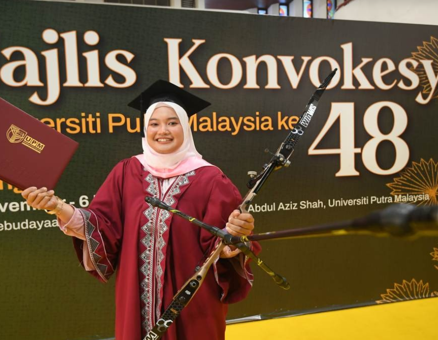 Syaqiera can now celebrate her success as she graduates with a degree. - Photo credit: UPM