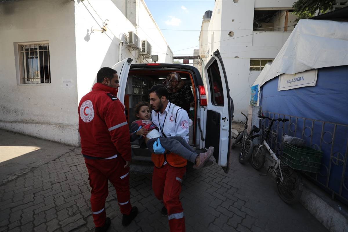 A medic carries an injured Palestinian child to al-Ahli Baptist Hospital for medical treatment after Israeli attack on Jabalia region of Gaza City, Gaza on December 4, 2024. - Photo by ANADOLU AGENCY