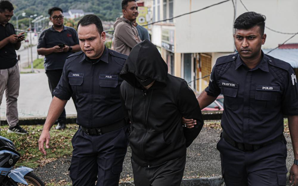 Mohd Nazri (centre) is accused of murdering Muhammad Zaharif Affendi on Jalan Taman Jati 1, near Sekolah Menengah Kebangsaan Jati. - Photo by Bernama
