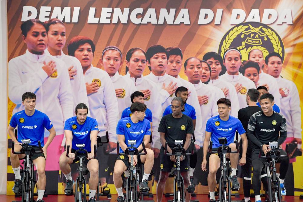 National players actively undergoing a training session during the Harimau Malaya Squad Central Training Camp at Wisma FAM today. - Photo by Bernama