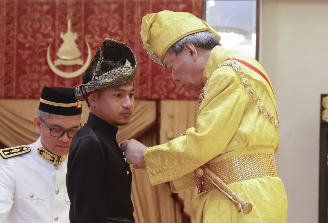 Faisal Halim, who was conferred the Darjah Kebesaran Ahli-Sultan Sharafuddin Idris Shah was among 94 individuals receiving state awards, honours and medals. - Photo by Bernama
