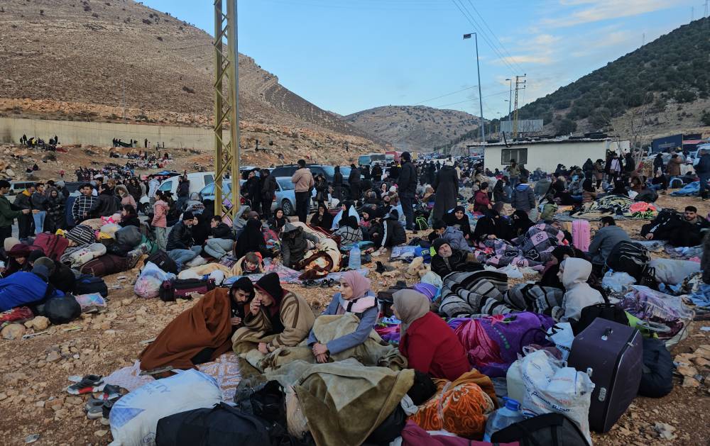 Syrians fleeing Syria are stuck at the border with Lebanon in the Masnaa border crossing area on Dec 12. (Photo by Maher Kamar/Xinhua)