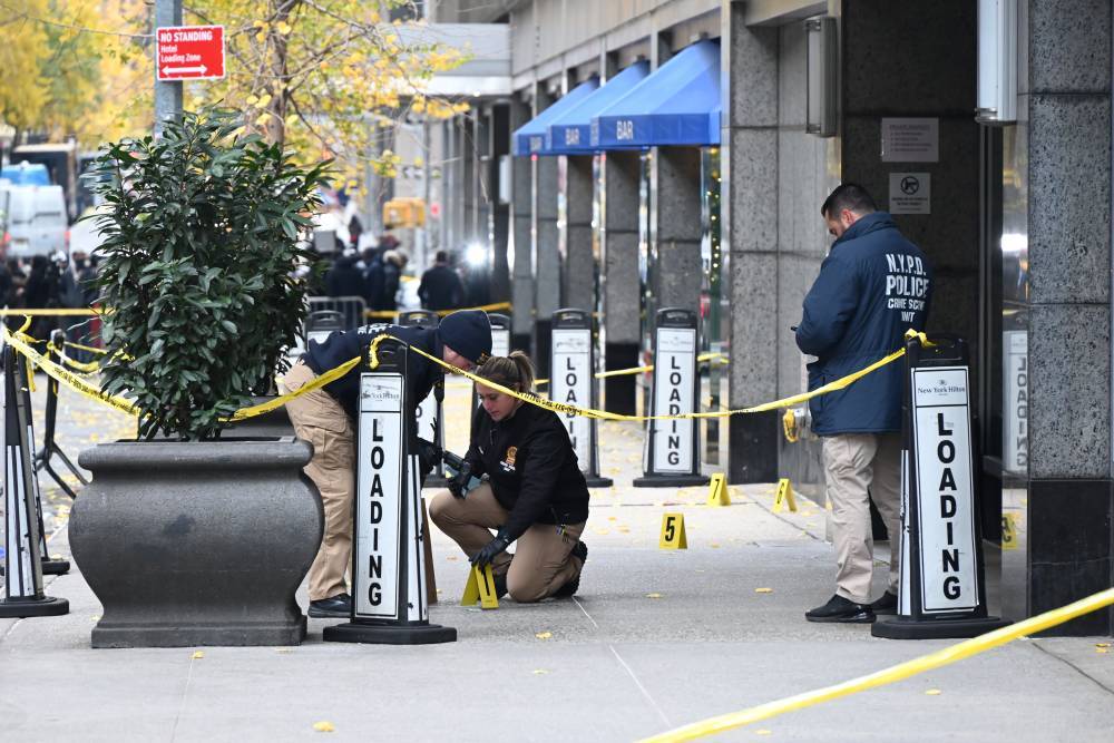 Police officers investigate the scene where UnitedHealthcare CEO Brian Thompson was fatally shot in Midtown Manhattan near a hotel on 54th Street between 6th and 7th Avenues in New York, United States. File photo by Kyle Mazza/Anadolu Agency
