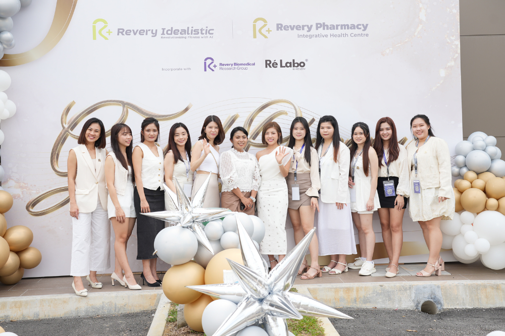The dedicated team behind REVERY Pharmacy and REVERY Idealistic, Malaysia's first AI-powered fitness center, stood proudly alongside their visionary leader at Bandar Rimbayu, celebrating the grand opening of this groundbreaking venture.