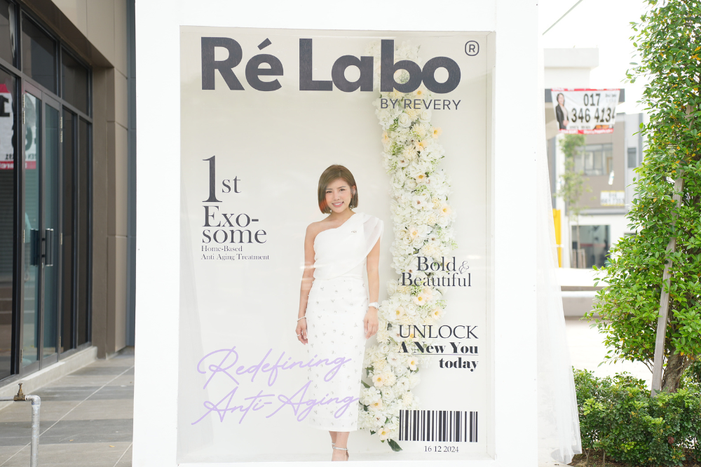 CEO Tiffany Loh proudly presents RéLabo's groundbreaking first Exosome home-based anti-aging treatment, now available exclusively at REVERY Pharmacy, redefining beauty and wellness with innovation and elegance.