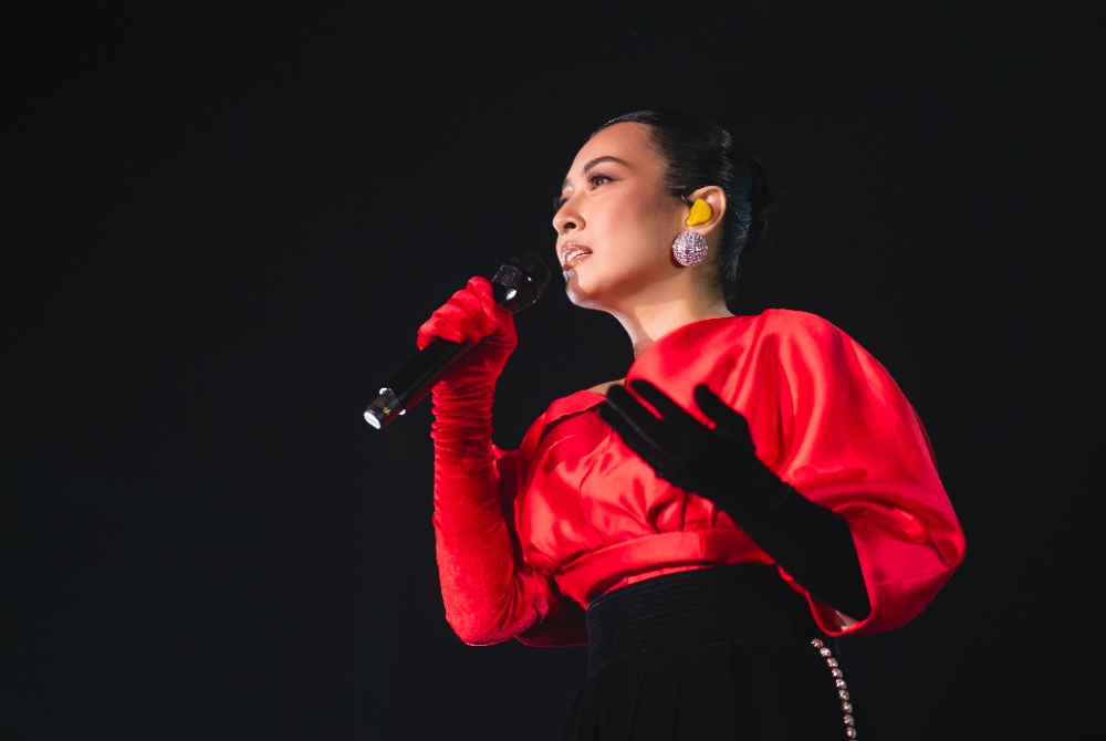 Misha Omar serenaded the crowd with her famous hits. Photo by Razak Latif 