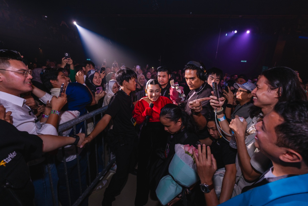 Fans got a chance to get up close with Misha. Photo by Razak Latif 