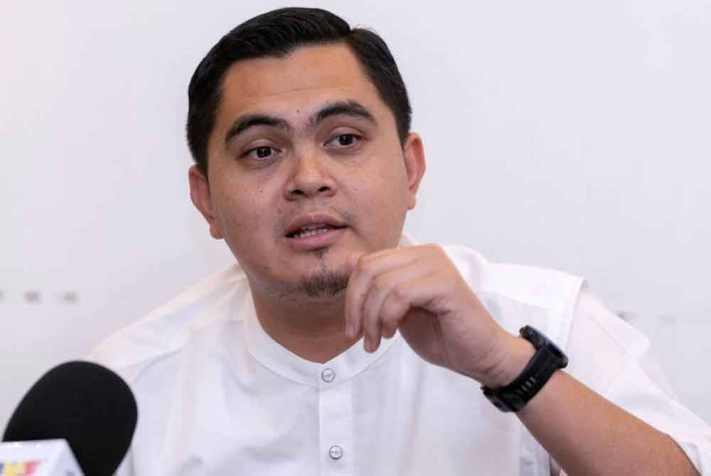 Socks issue, Akmal detained by police