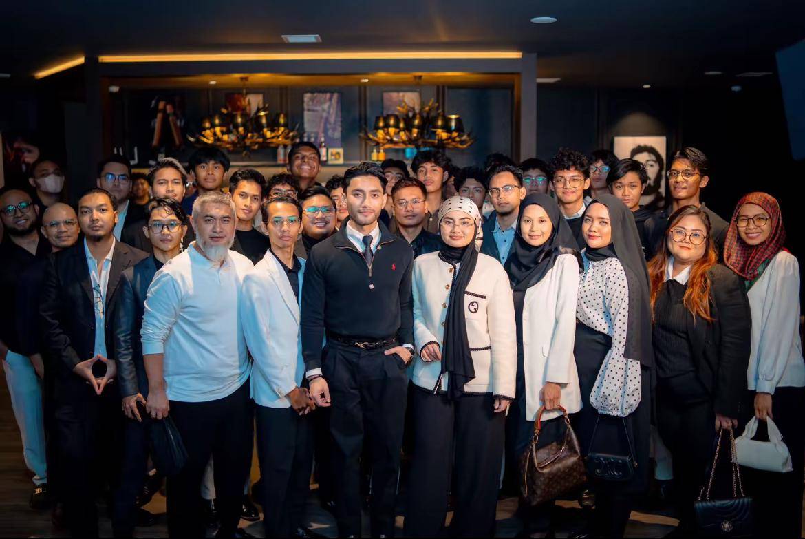 Andika Putera on @oldmoneyclub.my on TikTok during their organisation's open gathering, pioneering #bergayasampaikaya tagline, which means 'dress in style until you're rich'.