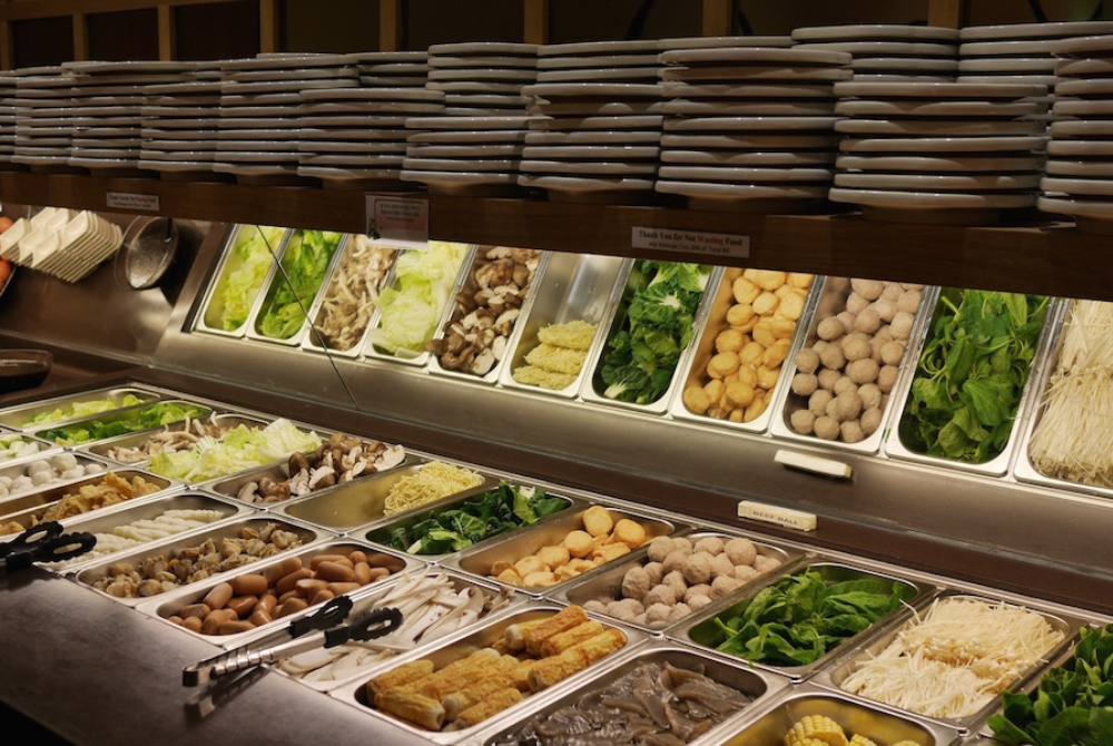 Among the famous eateries are Sukiya, BBQ-town and Seoul Garden .  Foodies can experience with interactive dining experiences. 