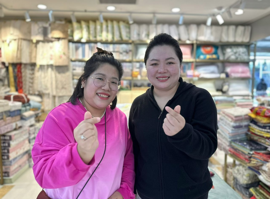 The tactic employed by Fatima Liu, 38, and her younger sister Aisha, 36, successfully caught the attention of these Malaysian tourists, who walked straight into their shop.