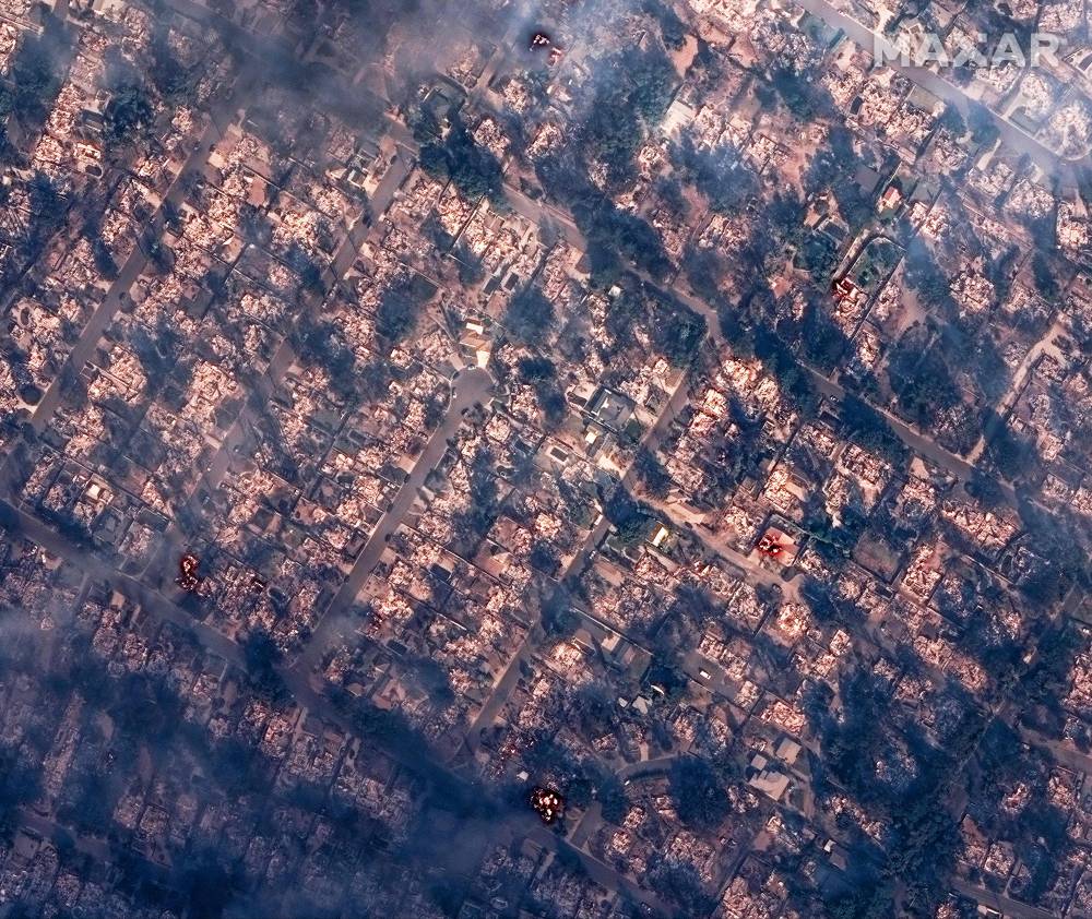 This satellite image taken and released by Maxar Technologies on January 8, 2025 shows a view of a neighborhood during the Eaton Fire in Altadena, California. At least five people have been killed in rampaging wildfires around Los Angeles, officials said on January 8, with firefighters overwhelmed by the speed and ferocity of multiple blazes. (Photo by Satellite image ｩ2025 Maxar Technologies / AFP) 