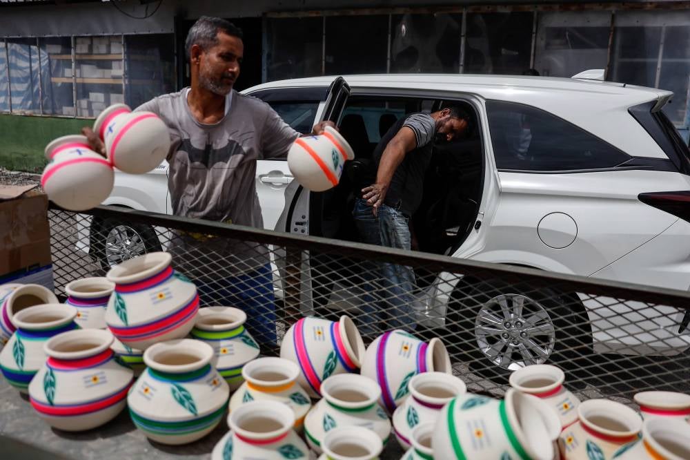 Checks found that essential items needed during the Pongal celebration such as sugarcane, milk, brown sugar, flowers, mango leaves, fruits and clay pots are readily available and sold at reasonable prices. - Photo by Bernama