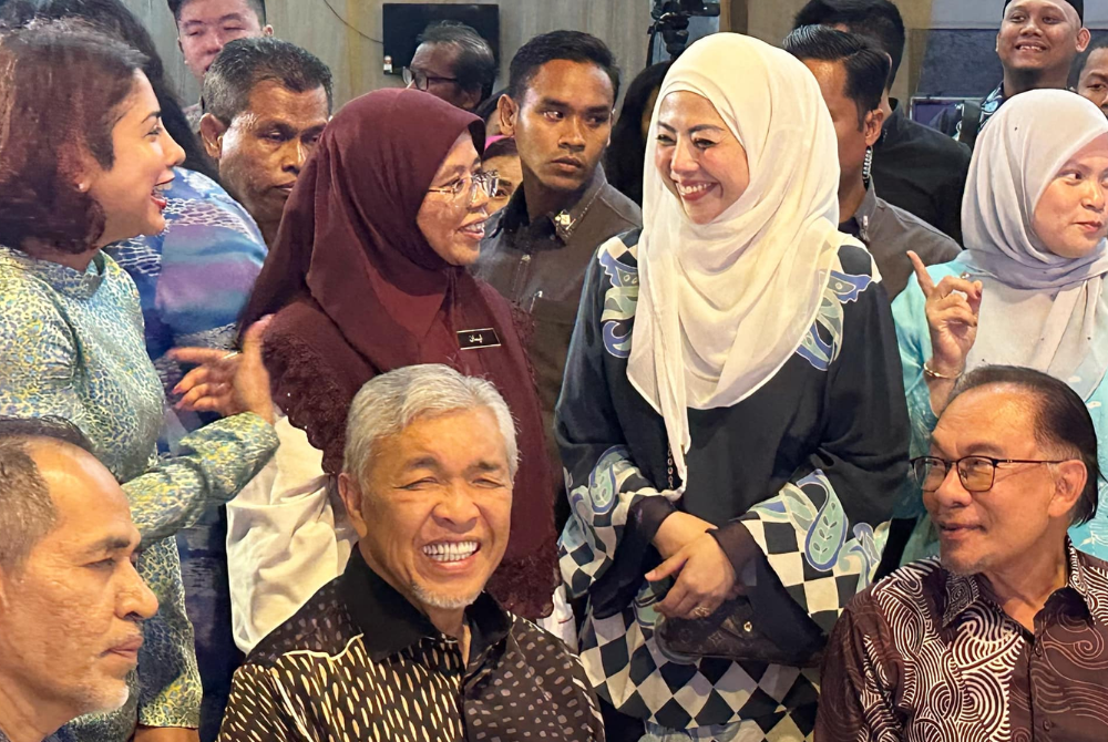 The Umno Women's Exco member shared her intentions to focus on financially assisting underprivileged students who are eligible for higher education at the university. - Photo source: Nurulhidayah Ahmad Zahid Official