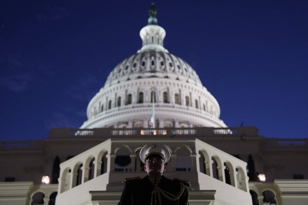 A member of a military band conducts musicians during a dress rehearsal at the US Capitol ahead of the inauguration of US President-elect Donald Trump, in Washington, DC, on January 12, 2025. Photo : AFP 