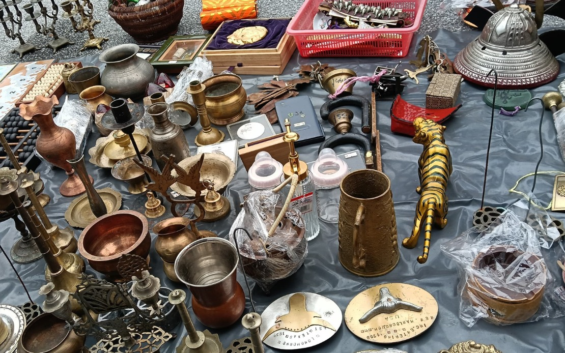 Items such as classic picture frames, vintage tableware, old sewing machines and classic clocks are among the "treasures” visitors can find in the flea market. Photo by Bernama