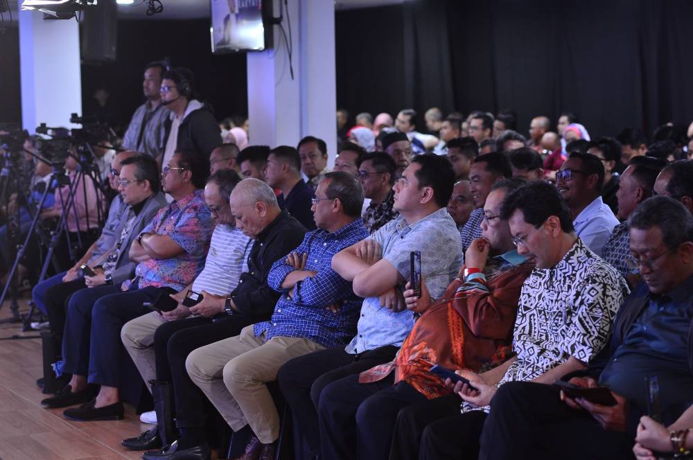 The Town Hall session with Pahang Menteri Besar, Datuk Seri Wan Rosdy Wan Ismail, took place at the Karangkraf Hall on Friday.