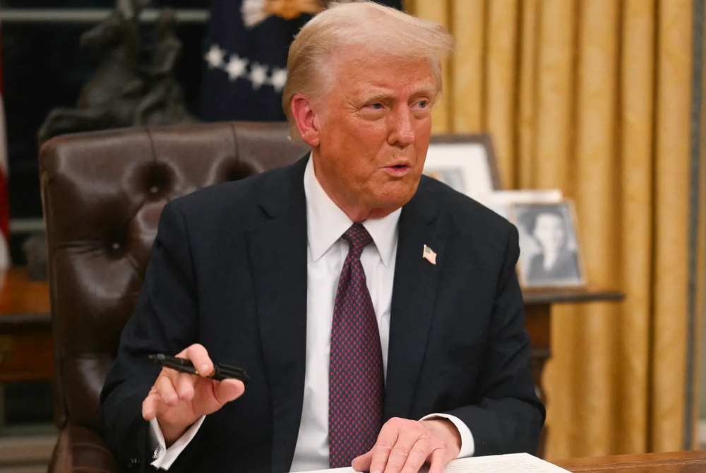 President Donald Trump signed an executive order Monday to withdraw the US from the World Health Organisation (WHO), Anadolu Agency (AA) reported.
Photo by AFP 