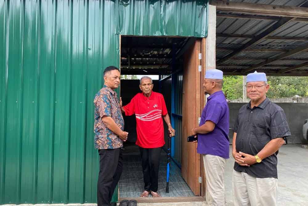 Che Ahmad repeatedly expressed his wish to be buried near his eldest sister, known as Safiah.
