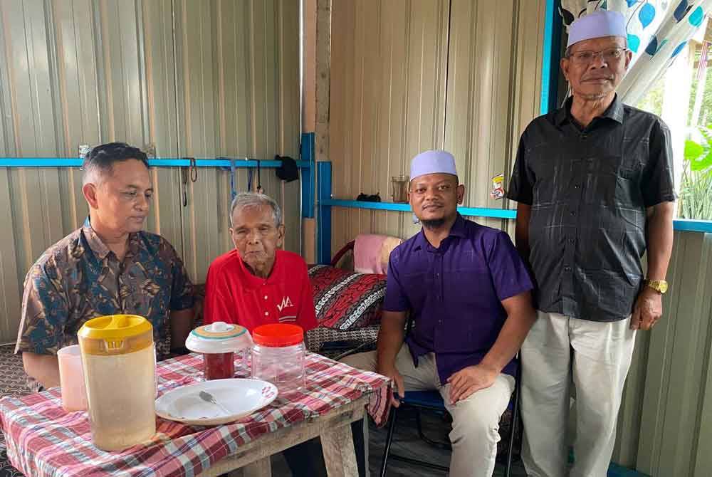 Hafiz (second from the right) and his friends were determined to bring Che Ahmad (second from the left) home to care for him, pooling their money to build a hut complete with toilet facilities.