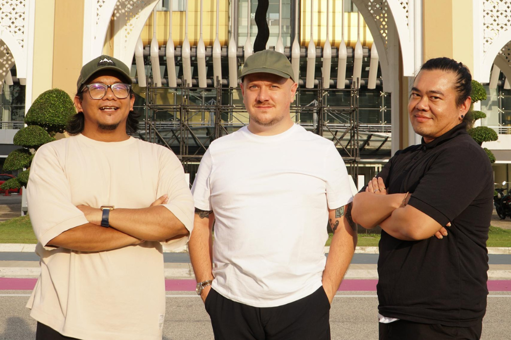 (from left) Tell's senior producer, Azman Azmy; company director, Tom Ellis; and managing director, Alex Wong.