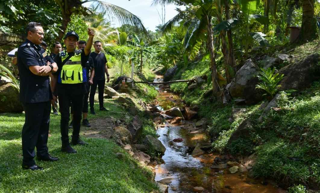 Police patrolling the area where the body of six-year-old autistic boy Zayn Rayyan was found on Dec 8, 2023. Bernama FILE PIX