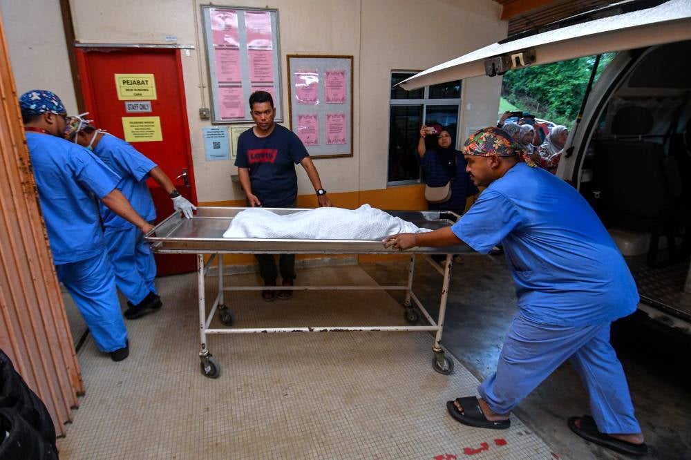 The body was earlier brought from the Forensic Unit of the Tanah Merah Hospital to the Mukim Kuala Tiga Mosque at 1am for the funeral prayer. - Bernama photo
