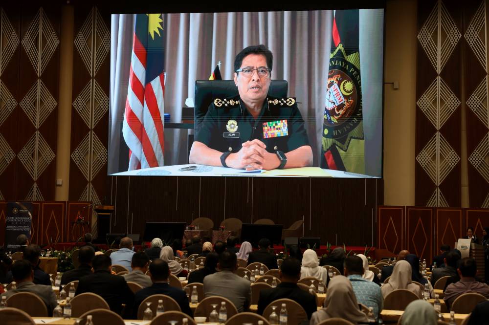 Azam said the commission will thoroughly investigate the case and anyone suspected of being involved or benefiting from the funds. - Bernama file photo