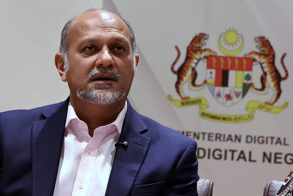 Ongoing support is essential to enable women, particularly those from the B40 group, to succeed in e-commerce, Digital Minister Gobind Singh Deo said. Photo by Bernama