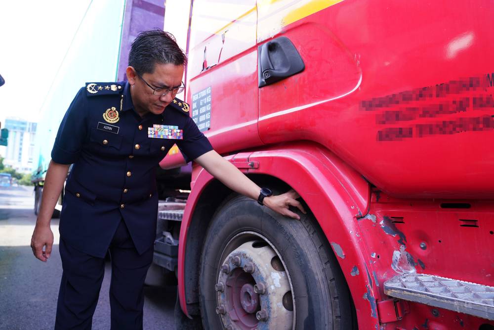 Selangor Road Transport Department Director Azrin Borhan.
