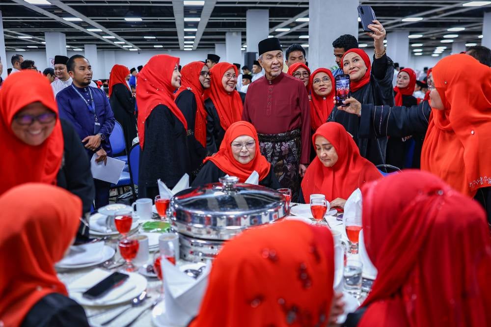 Deputy Prime Minister and Umno President Datuk Seri Dr Ahmad Zahid Hamidi mingles with Puteri Umno at the Umno Malaysia 2025 Iftar Ceremony at Tun Razak Hall, World Trade Center (WTC) today. Photo by Bernama