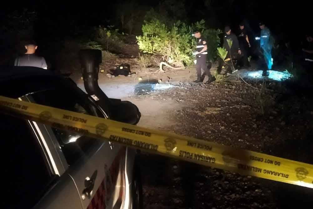 In the 2.30am operation, a police patrol team encountered three masked men dressed in dark clothing, who then attacked the officers with machetes. - Photo courtesy of PDRM