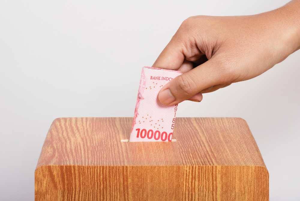 Follow the example of Prophet Muhammad SAW, who was very generous in giving charity especially during the month of Ramadan. - Photo: CANVA